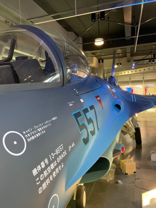航空自衛隊浜松広報館での模型の塗り替え8