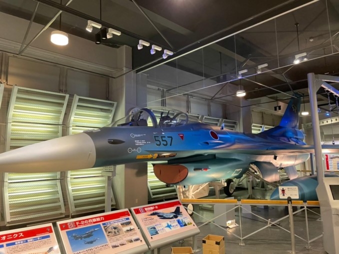 航空自衛隊浜松広報館での模型の塗り替え8